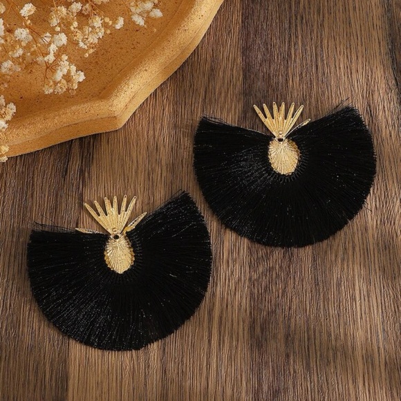 Fanned Out Fringe Earrings - Red - Picture 9 of 10